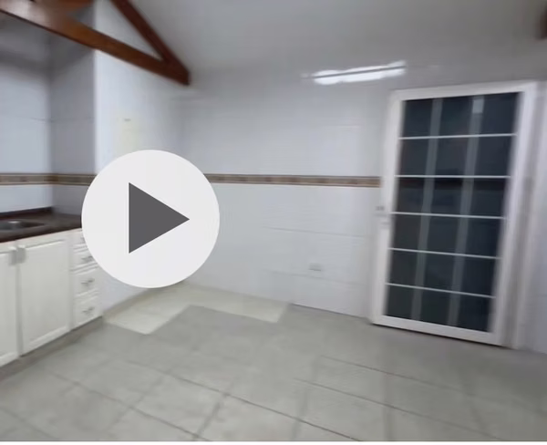 Beautiful house with central air in Chanis