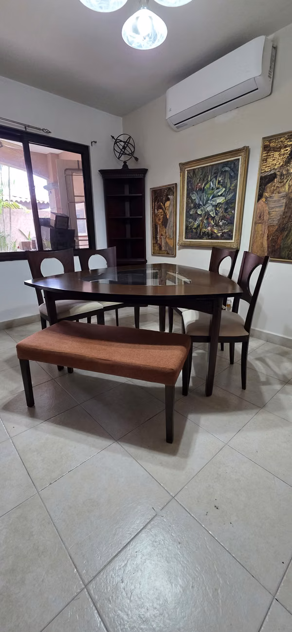 Dining table with 4 Chairs and Banking