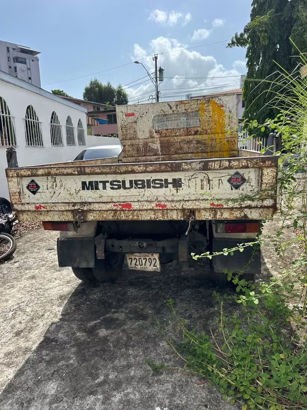 Se vende camion volquete Mitsubishi Canter