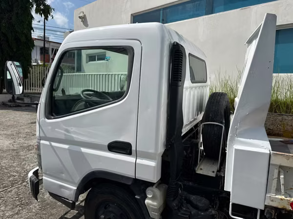 Se vende camion volquete Mitsubishi Canter