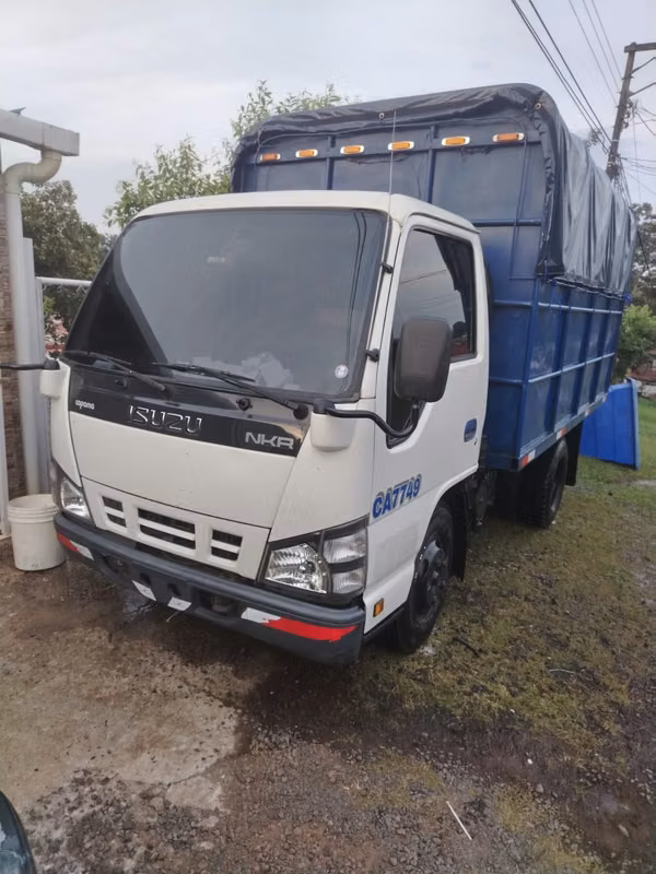 Ganga! 12,500 / Isuzu NKR 2017, 140,000 kms, un solo dueño, en perfectas condiciones