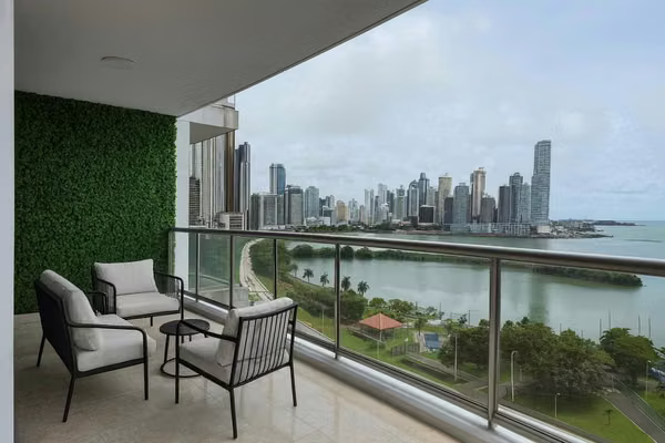 Melissa Foster Luxury is renting an apartment in PH SKY, Balboa Avenue. MFR2086