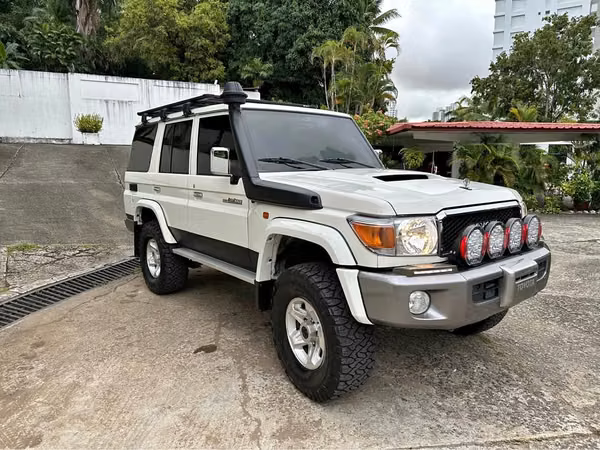 Toyota Land Cruiser Serie 70 V8 Diésel 2021 EXCELENTE CONDICIONES