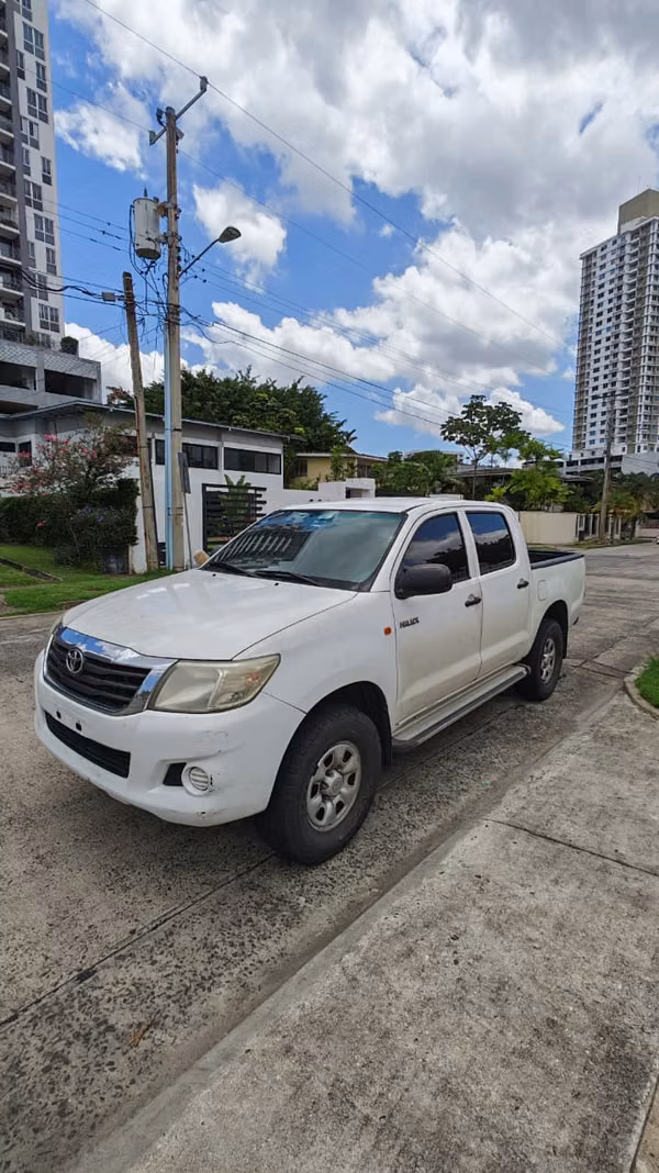 TOYOTA HILUX PICKUP DOBLE CABINA 4X2 – AÑO 2013