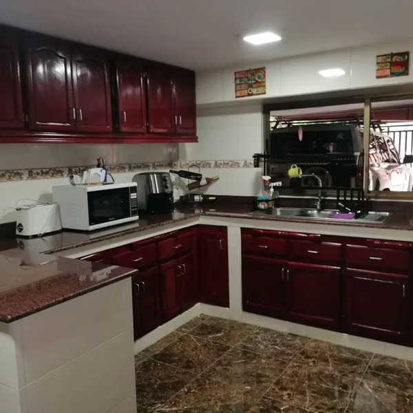 Muy Amplia Dúplex Santa Marta, Parque Lefevre 3r, 3b, 4 parkings $1,200 x mes