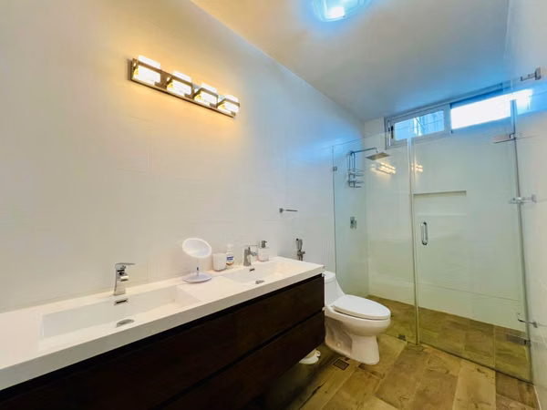 SALE OF APARTMENT ON EAST COAST, ELEVATION TOWER ABN