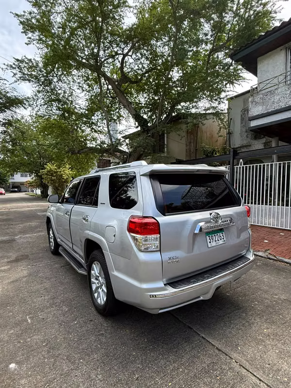 TOYOTA 4runner 2012 (comprada en Ricardo Perez)