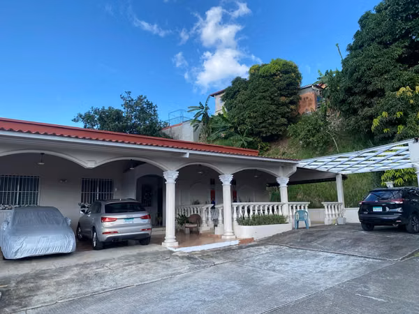Se alquila | Opción a compra | Amplia residencia de 5 recámaras – Brisas del Golf