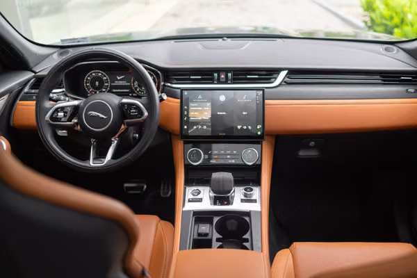 JAGUAR F-PACE SPORT 2024