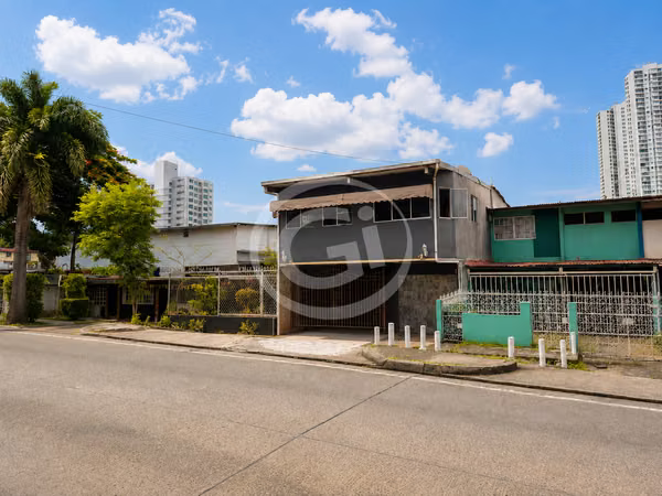 Sale Commercial House in Av. Santa Elena, Ideal for Business