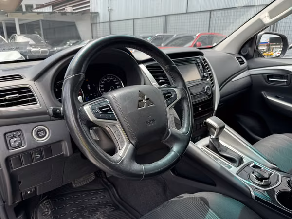 MITSUBISHI MONTERO 2020