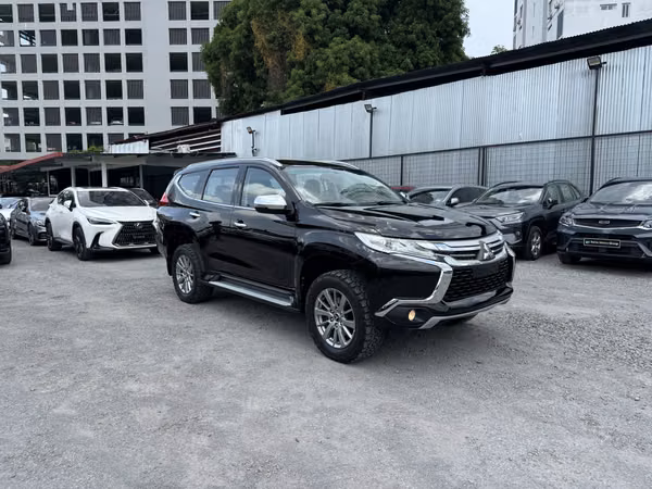 MITSUBISHI MONTERO 2020
