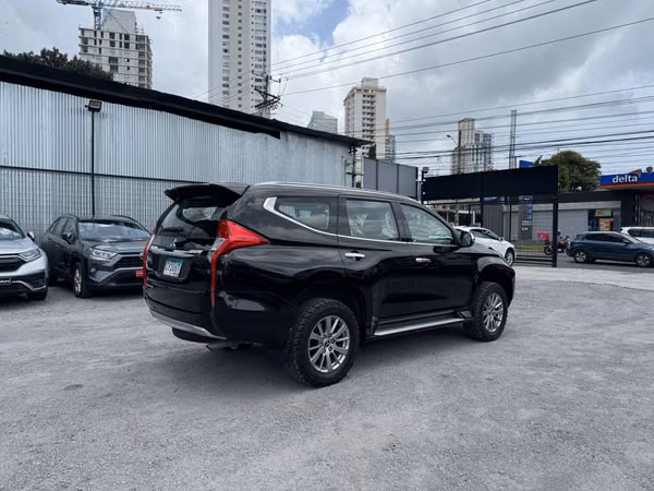 MITSUBISHI MONTERO 2020