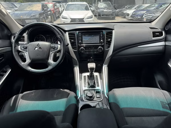 MITSUBISHI MONTERO 2020