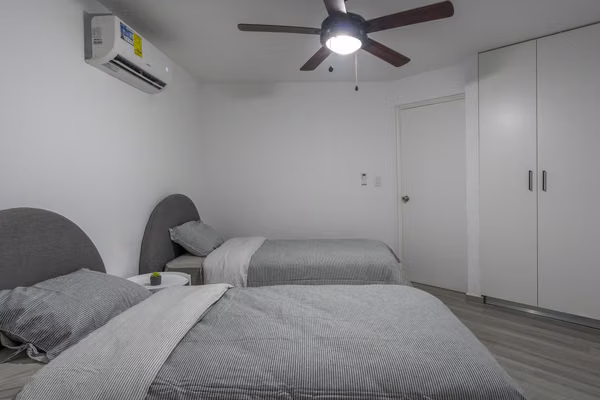 MODERN APARTMENT I 2 ROOMS I 2 BATHROOMS I ROOM AND BATHROOM SERVICE