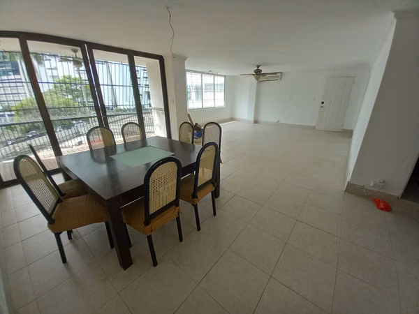 PH Urraca Park, 264mts, 3rec, 3 bathrooms. $200,000