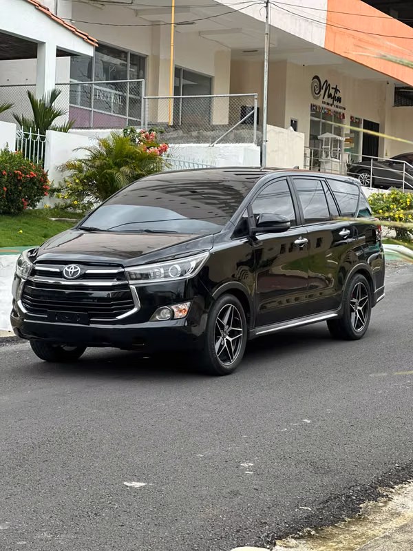 TOYOTA INNOVA 2021