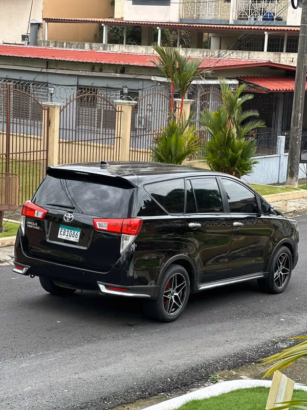 TOYOTA INNOVA 2021