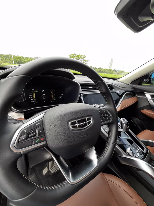 Se vende auto Geely AZkarra 2023