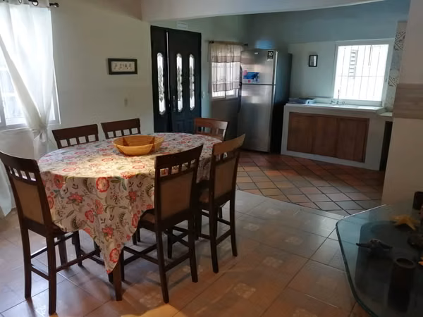 CASA CON JUEGOS DE ENTRETENIMIENTOS - MESA DE BILLAR- DOMINO