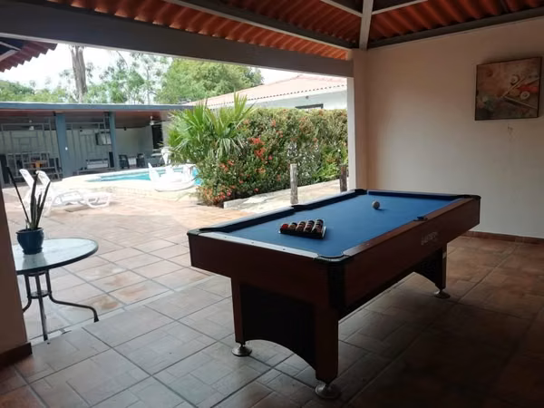 CASA CON JUEGOS DE ENTRETENIMIENTOS - MESA DE BILLAR- DOMINO