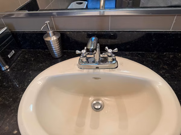 Todo Nuevo y Remodelado, PH Bay Front Vista al Mar  Avenida Balboa $1,550
