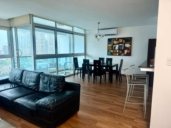 Todo Nuevo y Remodelado, PH Bay Front Vista al Mar  Avenida Balboa $1,550