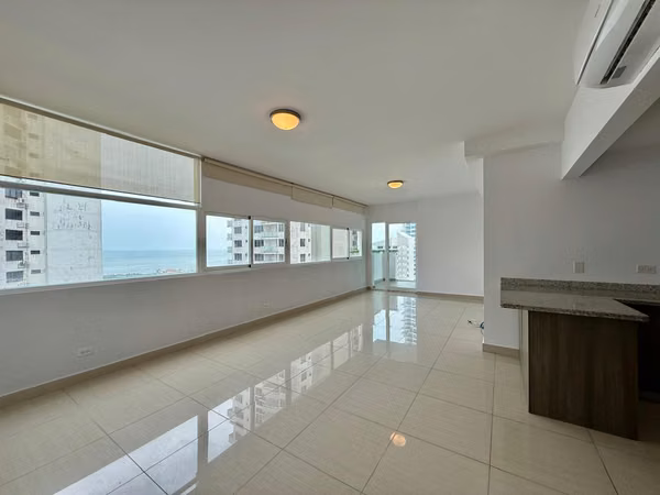 Por Av. Balboa | Dpto. de 110m2 | 2 habitaciones | Área social | Vista al mar