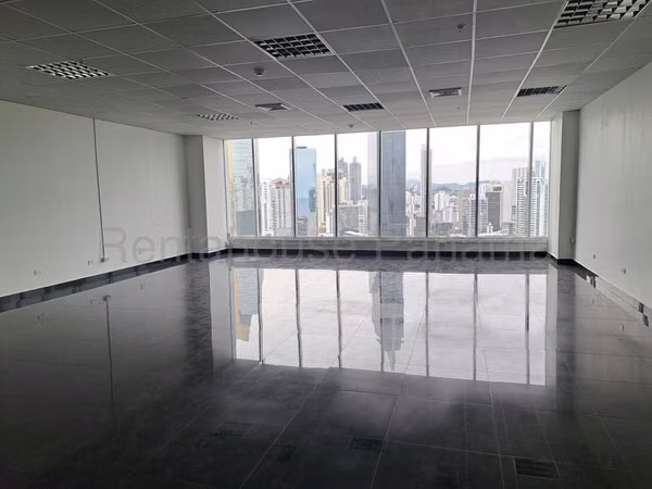 Oficina de 96m2  en alquiler Avenida Balboa