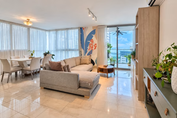 Sold in Coco del Mar - 124; PH Vita