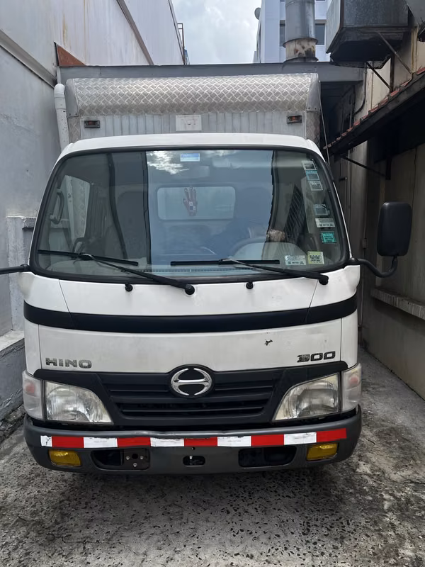 HINO DUTRO 2011