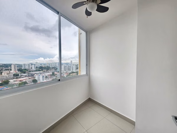 220 m ² of Space, Privacy and Excellent Location - 124; PH Highland View