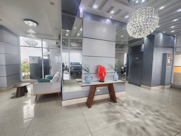 220 m ² of Space, Privacy and Excellent Location - 124; PH Highland View