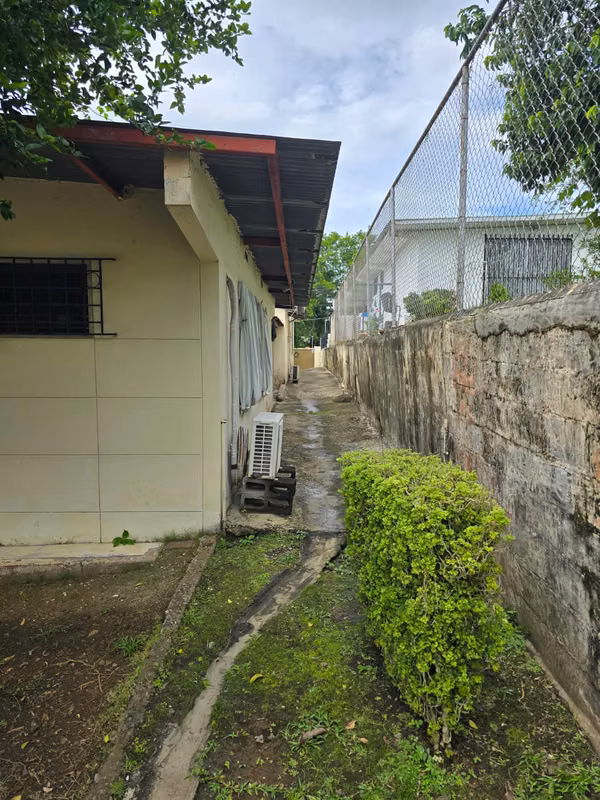 VENDO BETANIA, MIRAFLORES, 2 CASAS, 650 m2