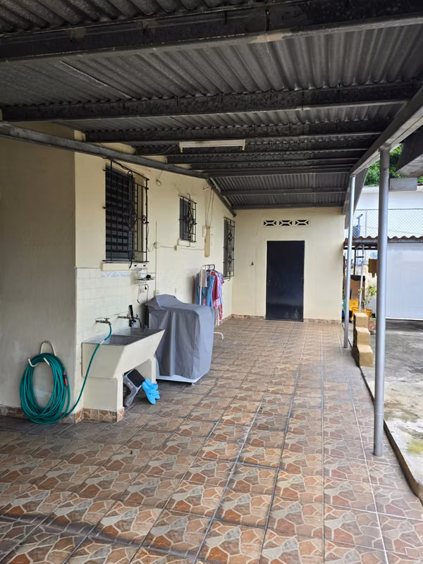 VENDO BETANIA, MIRAFLORES, 2 CASAS, 650 m2