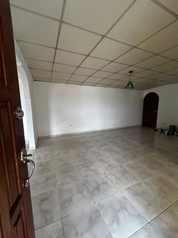 SE VENDE CASA EN VILLA LUCRE