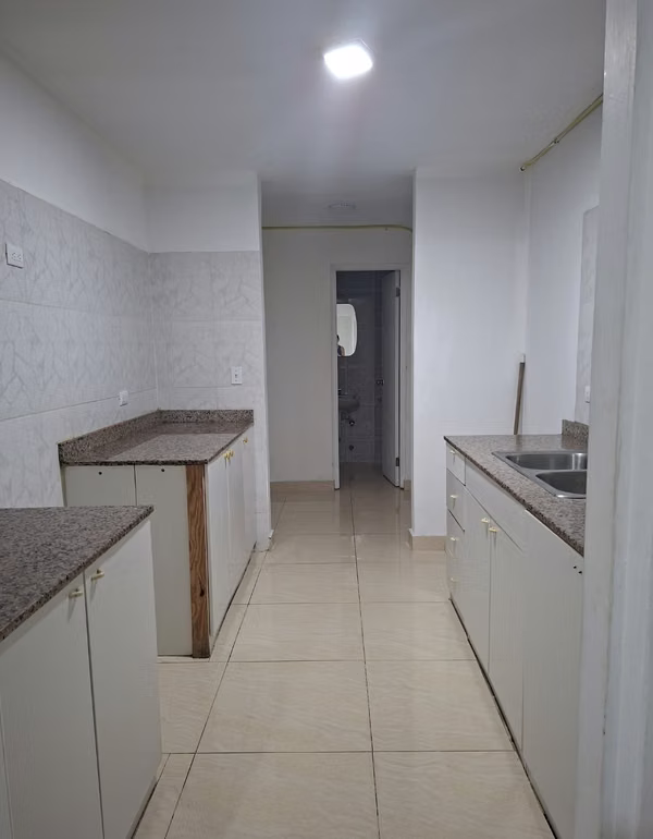 ALQUILER DE APARTAMENTO VACIO, SOLO AIRES RECAMARAS EN VIA ESPAÑA 2.5 BAÑOS, 1 PARKING