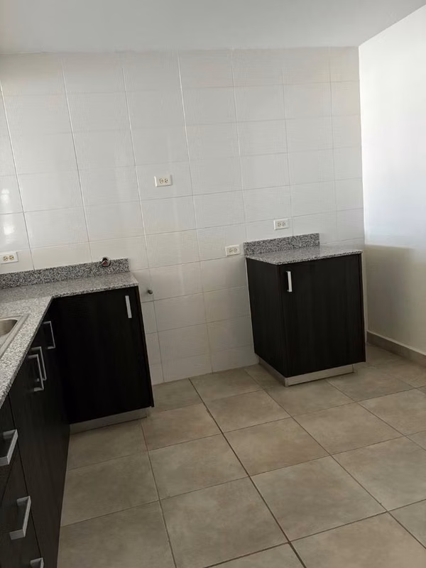SE ALQUILAN APARTAMENTOS EN PARQUE LEFEVRE