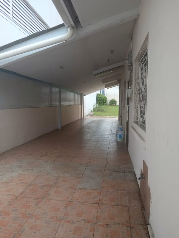 ALQUILO CASA COMERCIAL EN PARQUE LEFEVRE VIA SANTA ELENA