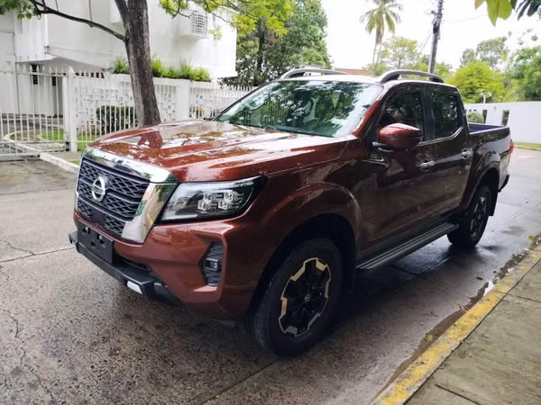 NISSAN NP AUTOMÁTICA 4X4 NEGOCIABLE
