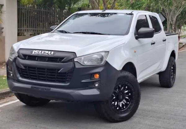 D-MAX 2024 DIESEL MANUAL 4X4 EN 23,995 al CREDITO o al CONTADO