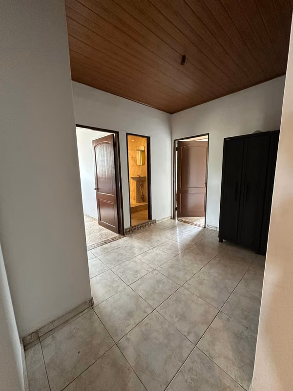 RENT - FAMILY HOUSE