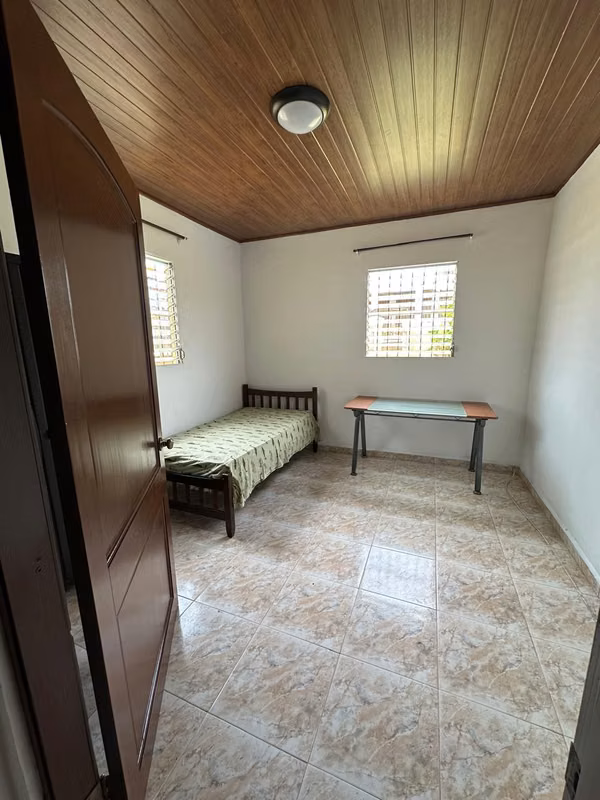 RENT - FAMILY HOUSE