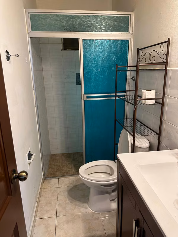 RENT - FAMILY HOUSE