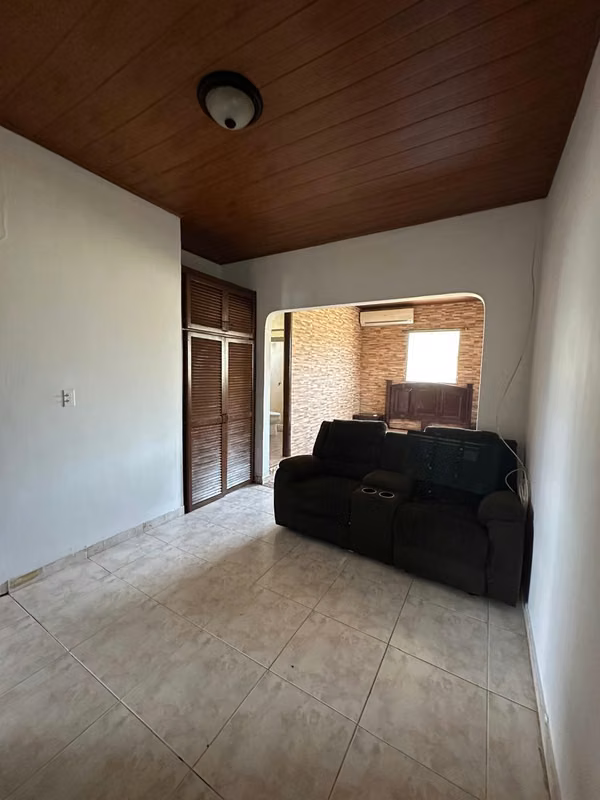 RENT - FAMILY HOUSE