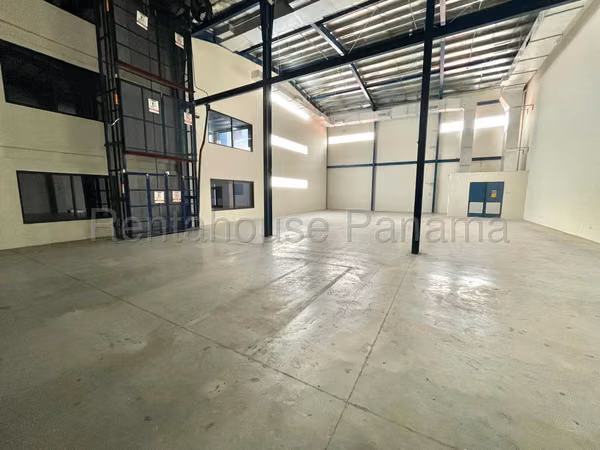 Opportunity in Costa del Este! Office and warehouse building for sale.