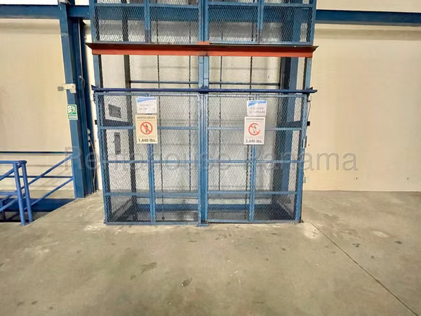 Opportunity in Costa del Este! Office and warehouse building for sale.