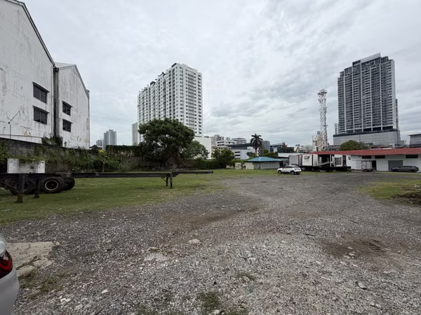 Land of 2,000 m2 for rent in Carrasquilla