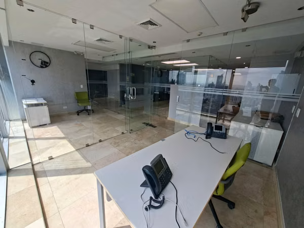 Venta de oficina de 180 M² en la torre 1000- PH Oceanía - Punta Pacífica - Lista para Ocupar