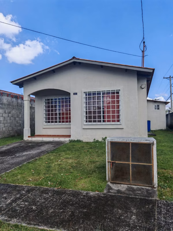 Alquilo cómoda casa en Hacienda Santa Fe de Tocumen
